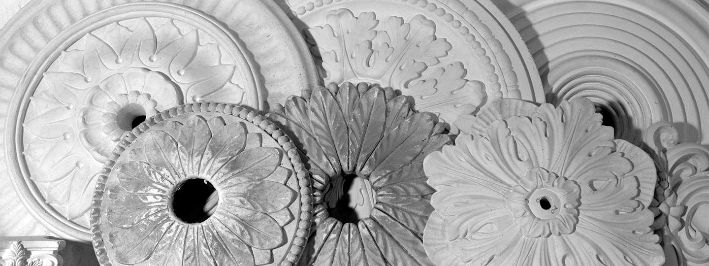 Stuck Rosetten aneinander gereiht